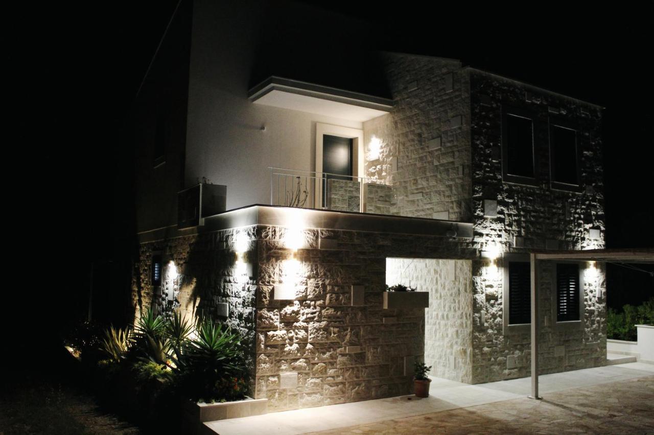 Villa Vera Loviste Exterior photo