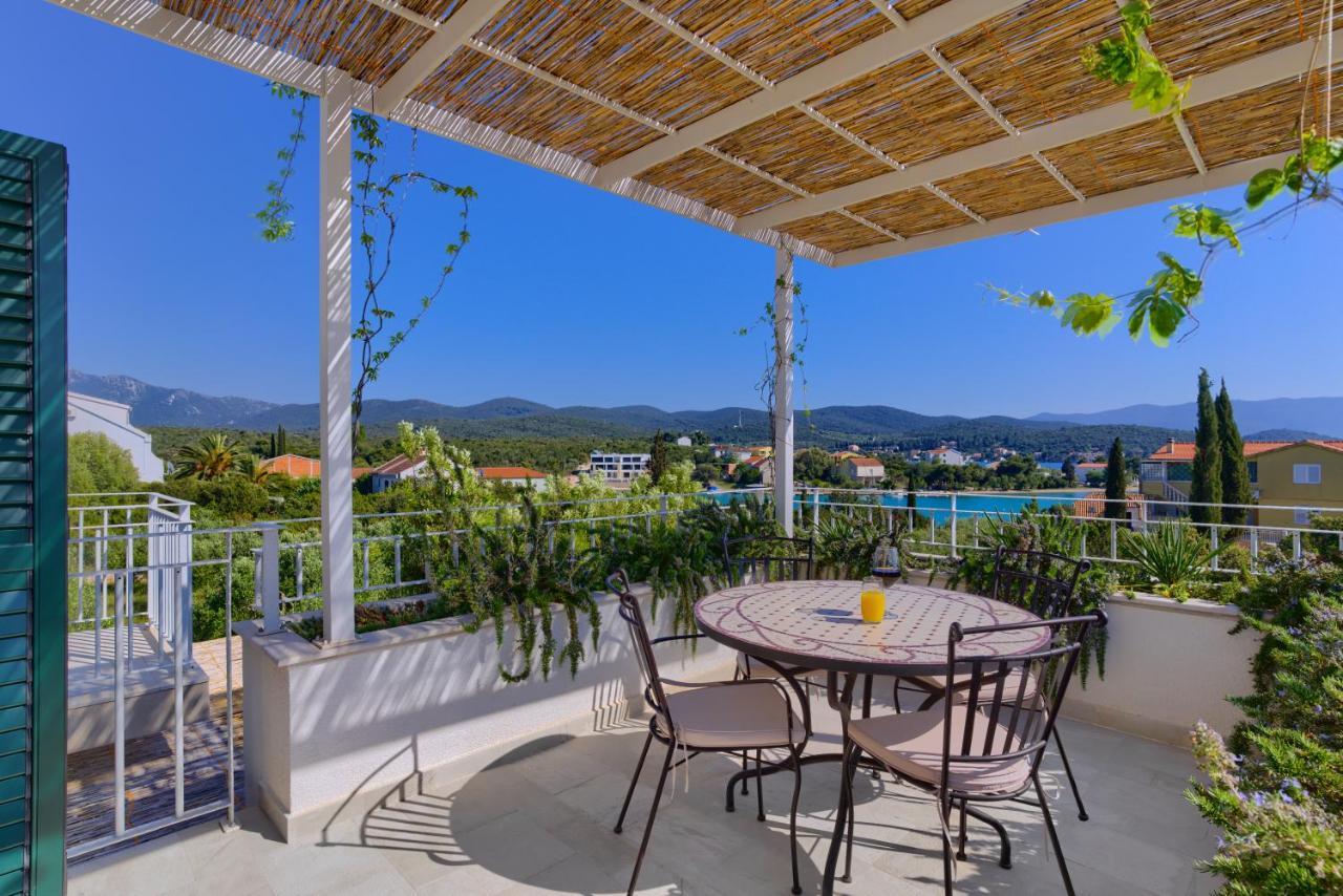 Villa Vera Loviste Exterior photo