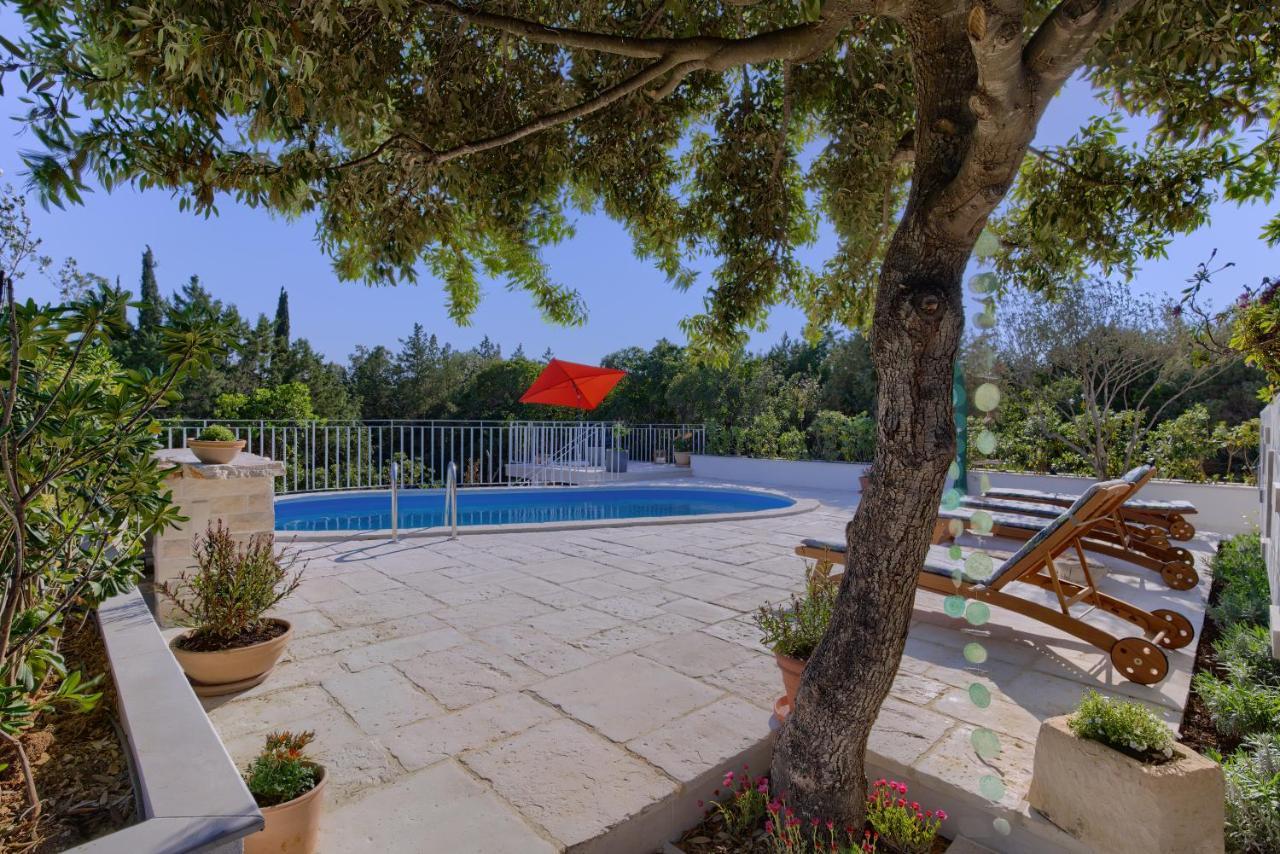 Villa Vera Loviste Exterior photo